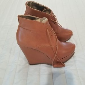 NWOB Ted Baker London camel lace up booties